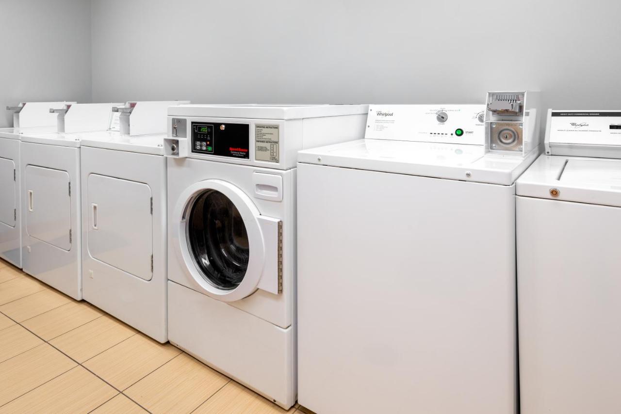 Towneplace Suites Buffalo Airport Чийктоуага Екстериор снимка