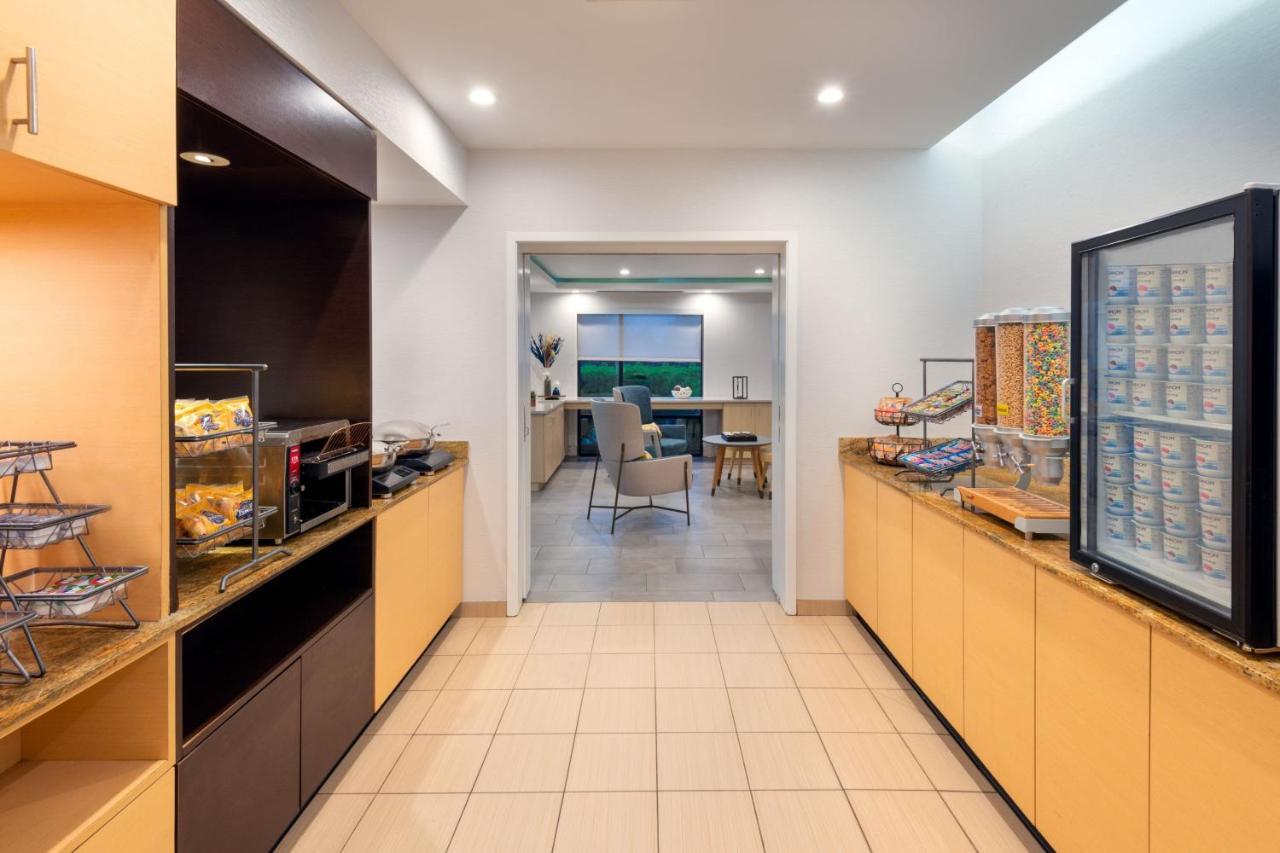Towneplace Suites Buffalo Airport Чийктоуага Екстериор снимка