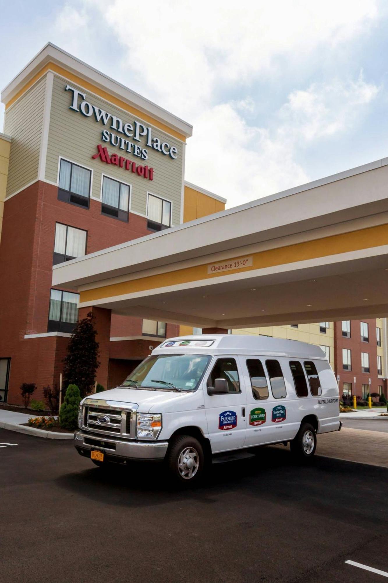 Towneplace Suites Buffalo Airport Чийктоуага Екстериор снимка