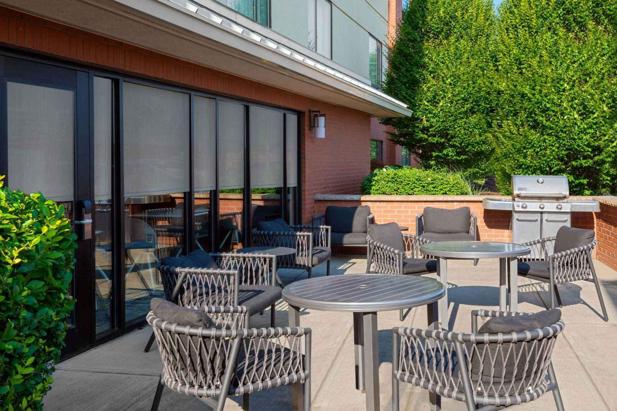 Towneplace Suites Buffalo Airport Чийктоуага Екстериор снимка